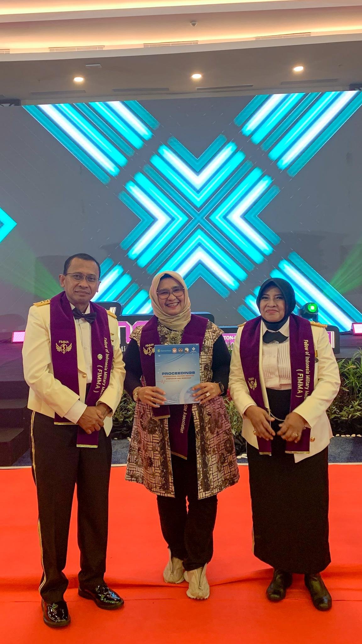 PT. Karya Menara Abadi melaunching buku perdokmil yang berjudul "PROCCEDINGS INTERNATIONAL MEDICINE SYMPOSIUM AND WORKSHOP