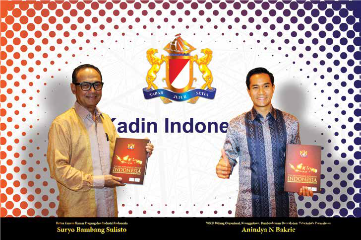 Suryo Bambang Sulistyo, Ketua Umum Kadin Indonesia 2010-2015 dan Anindya N Bakrie, WKU Bidang Keanggotaan. Berfoto dengan buku "THE ARCHIPELAGO ECONOMY INDONESIA"